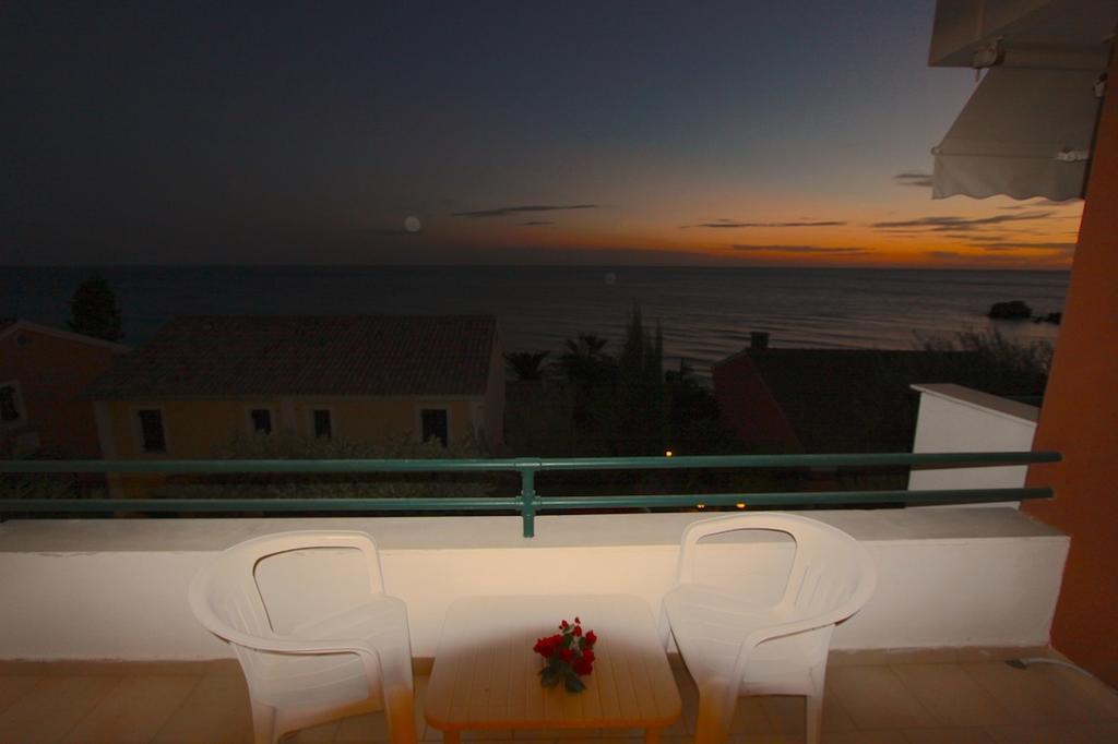 Corfu Glyfada Menigos Beach Apartments Bagian luar foto
