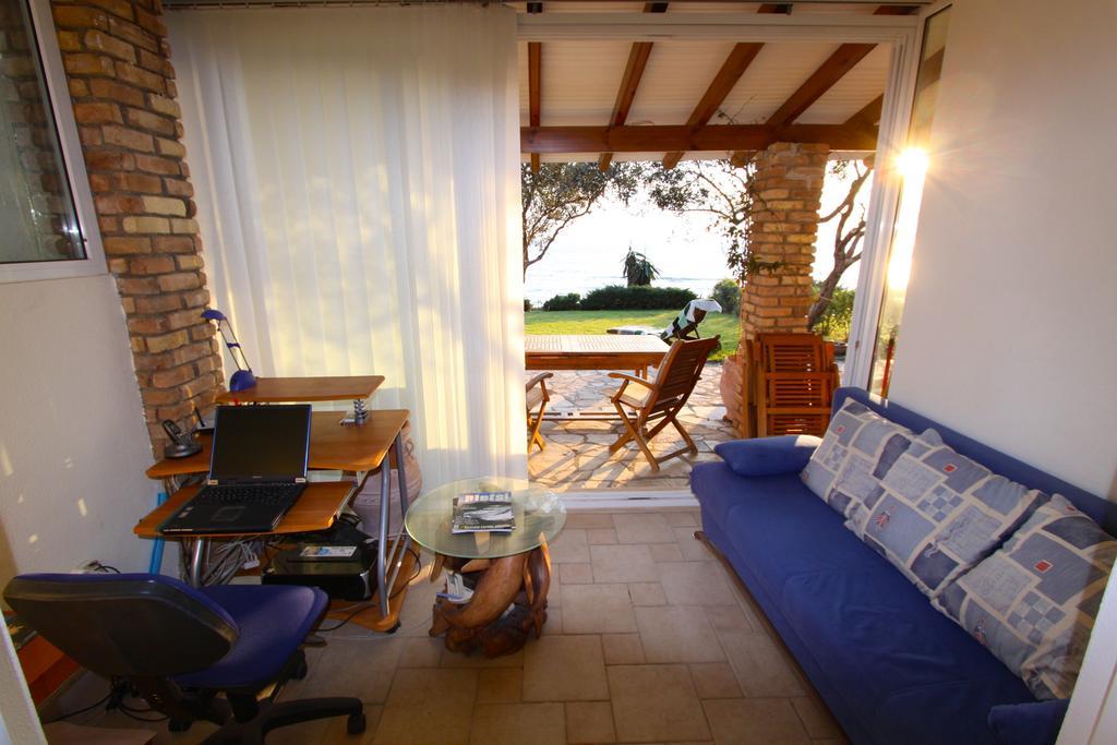 Corfu Glyfada Menigos Beach Apartments Bagian luar foto