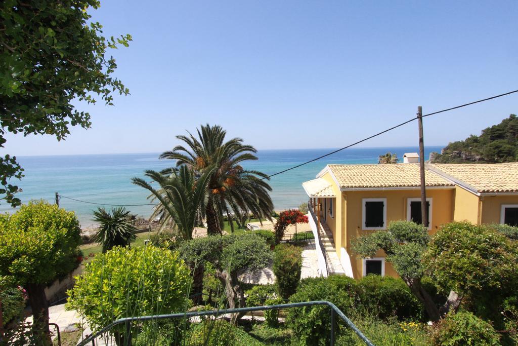 Corfu Glyfada Menigos Beach Apartments Bagian luar foto