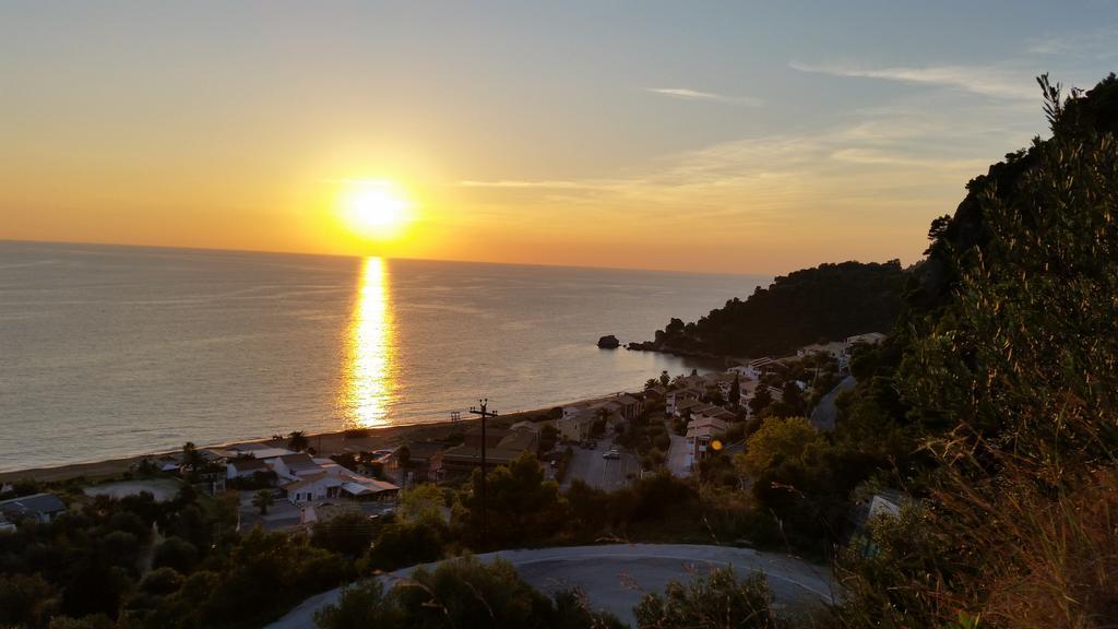 Corfu Glyfada Menigos Beach Apartments Bagian luar foto