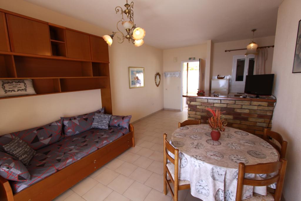 Corfu Glyfada Menigos Beach Apartments Bagian luar foto