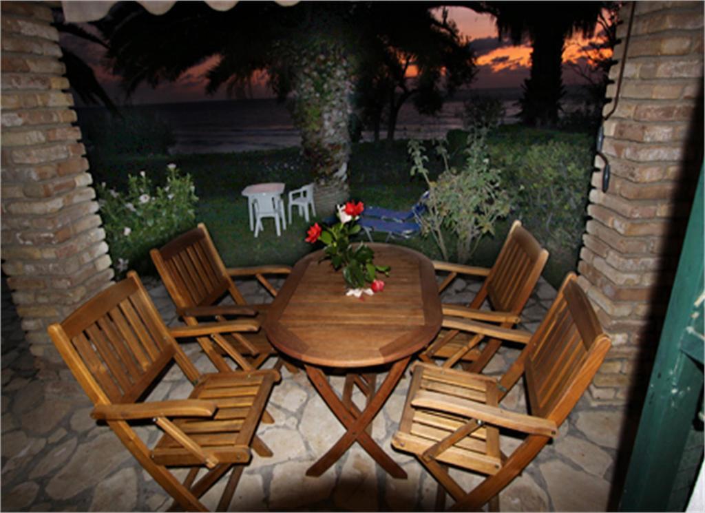 Corfu Glyfada Menigos Beach Apartments Bagian luar foto
