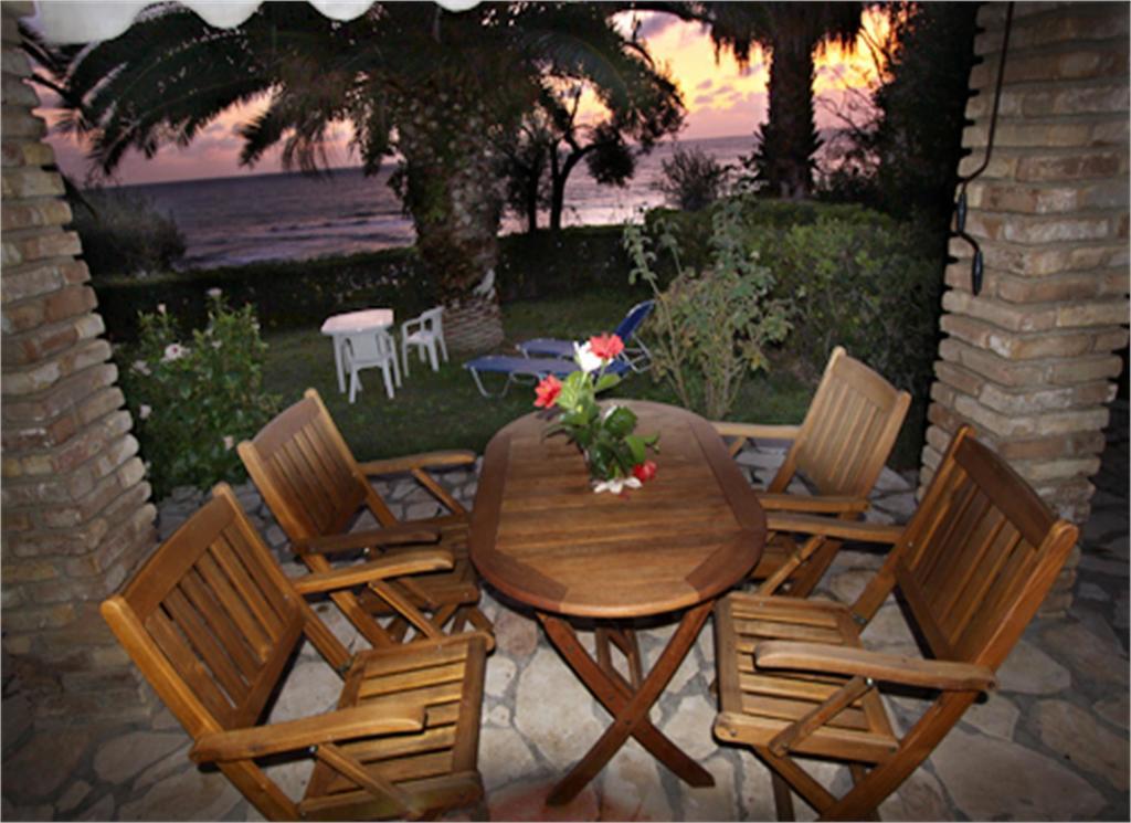 Corfu Glyfada Menigos Beach Apartments Bagian luar foto