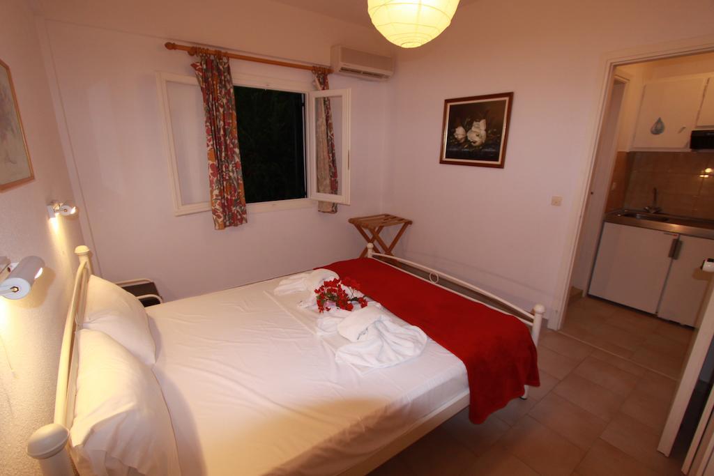 Corfu Glyfada Menigos Beach Apartments Bagian luar foto
