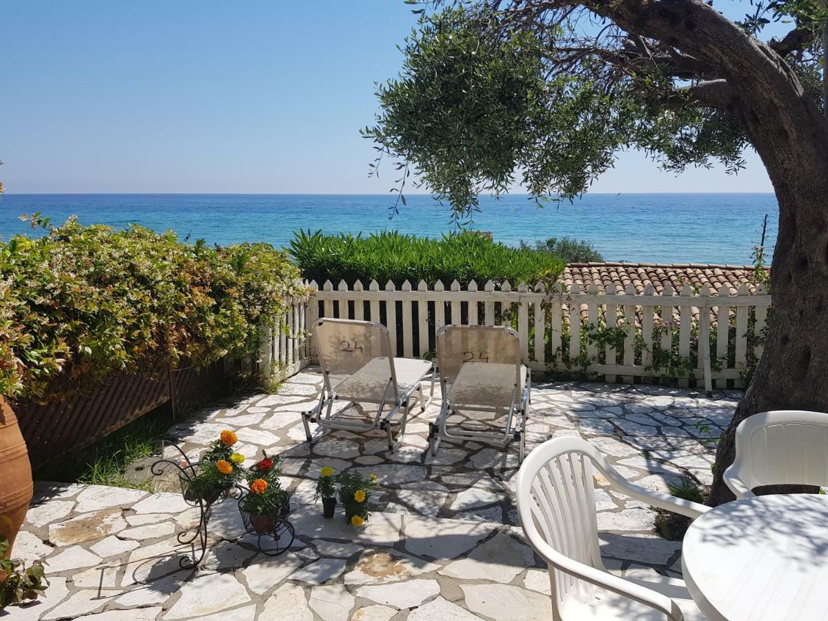 Corfu Glyfada Menigos Beach Apartments Bagian luar foto